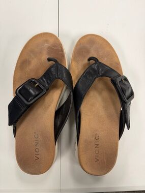 Vionic Black Leather Flip Flop Sandals with Tan Footbed Size 8